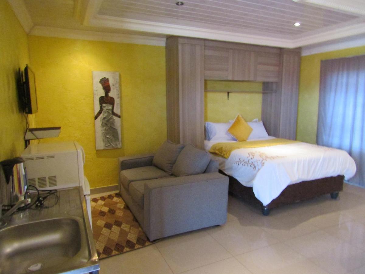 Phomolong Guest House Soweto Exteriör bild