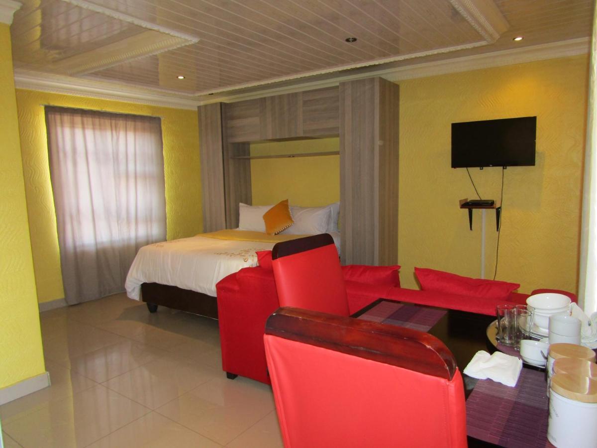 Phomolong Guest House Soweto Exteriör bild