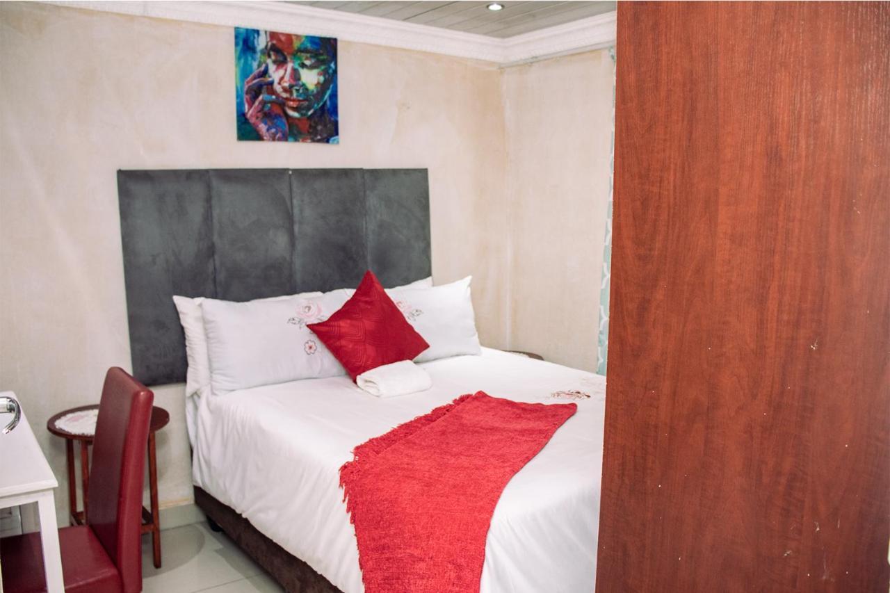 Phomolong Guest House Soweto Exteriör bild
